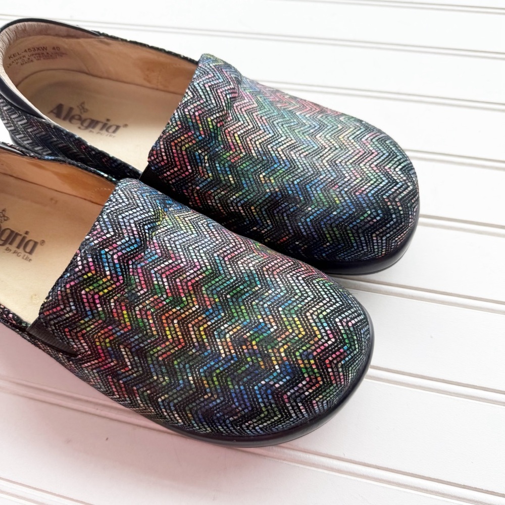 Alegria Size 40 Keli Shoe in Ric Rack Rainbow - Picture 2 of 6